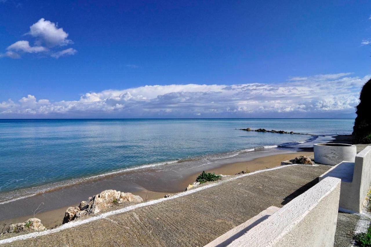 Darmanin 2 Gyalos Corfu * Astrakeri